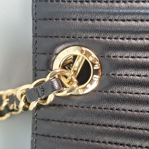 Henri Bendel No 7 Black Leather Tote Bag Quilted Vertical Chain E/W East West - Picture 6 of 16